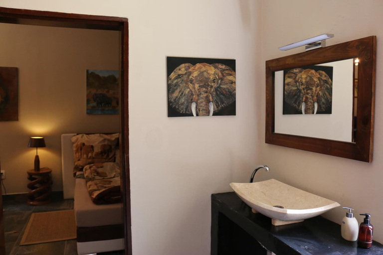 Bathroom 4, Ijaba Lodge, Outjo