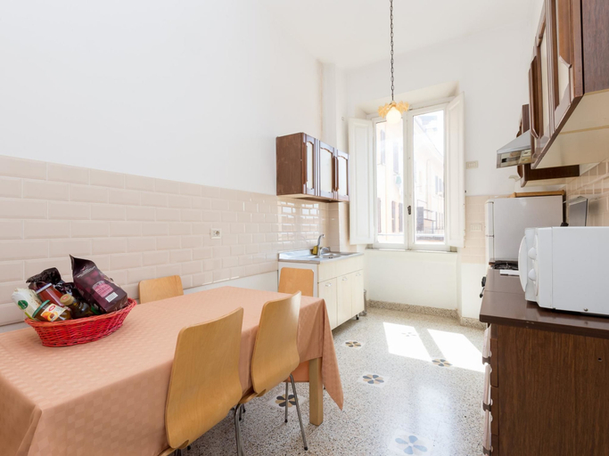 Private kitchen 3, RSH Vatican Comfortable Sunny Apartment, Rome