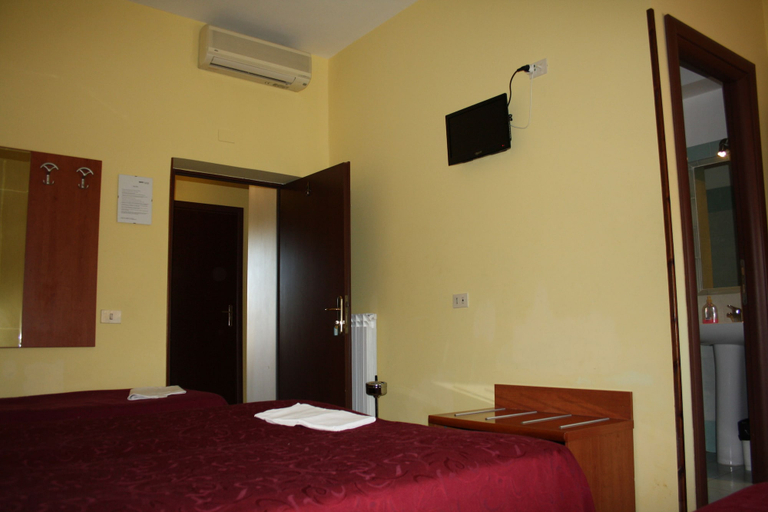 Bedroom 4, Eurorooms, Rome