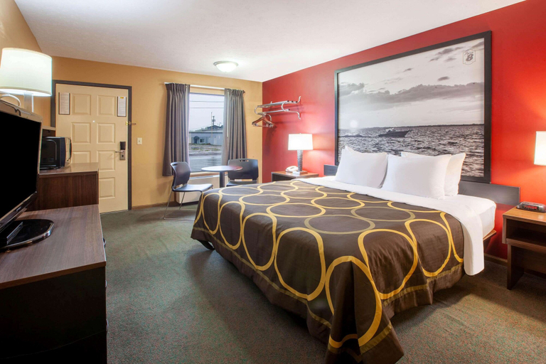 Bedroom 3, Super 8 by Wyndham Sandusky, Erie