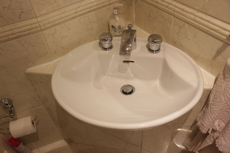 Bathroom 3, Tower Hill Studio Appartment, London
