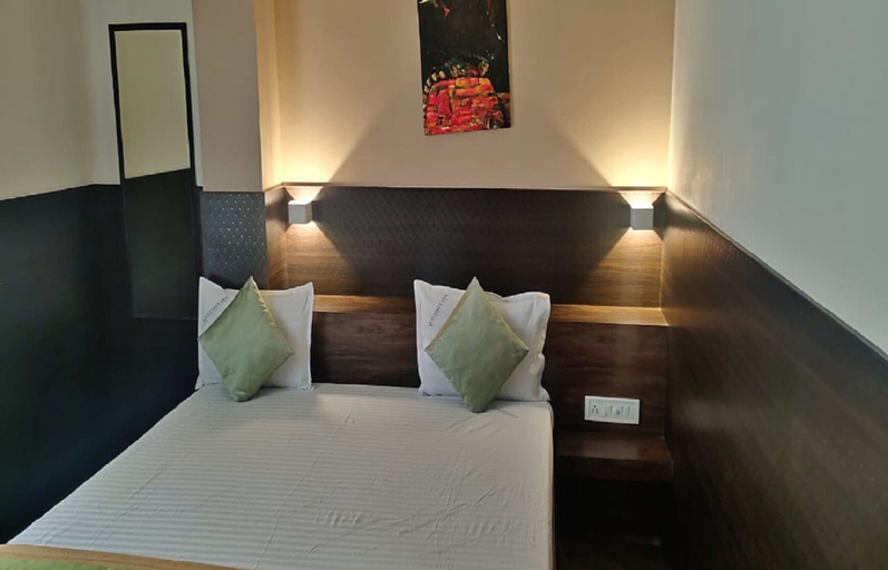 Bedroom 2, Hotel Grand Gaayatris, Kancheepuram