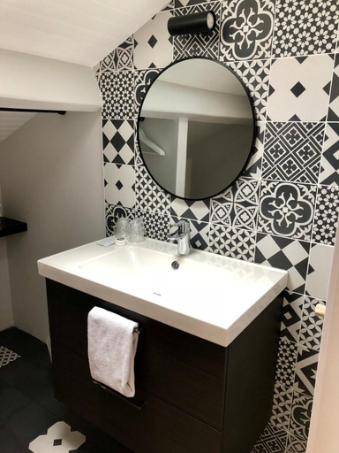 Bathroom 5, Hôtel Les Beaux Arts, Haute-Vienne