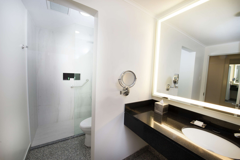 Bathroom 5, Hilton Colon Guayaquil, Guayaquil