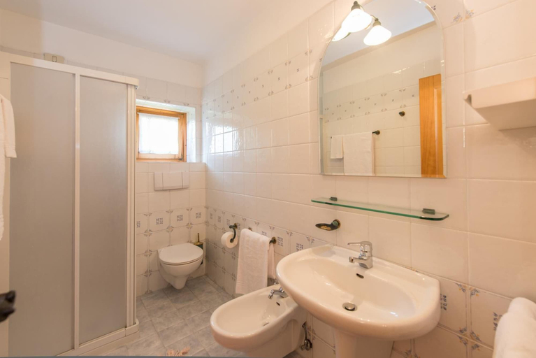 Bathroom 4, Rio Piccolo, Trento