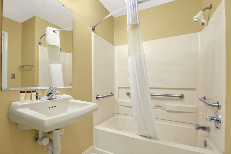 Bathroom 4, Ramada Limited Columbia, Richland