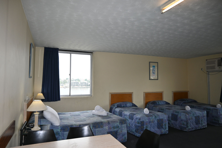 Bedroom 2, Hamilton Motor Inn, Hamilton