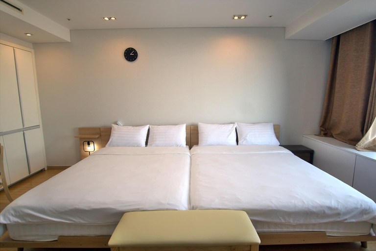 Bedroom 4, Incheon Airport Guesthouse, Jung