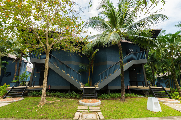 Exterior & Views 13