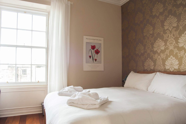 Bedroom 3, Sophisticated Edinburgh Apartment in City Centre, Edinburgh