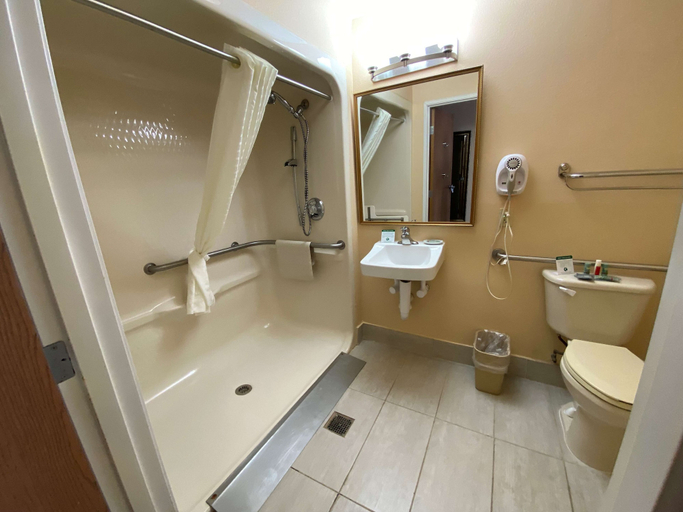 Bathroom 4, Best Western Manhattan Inn, Riley