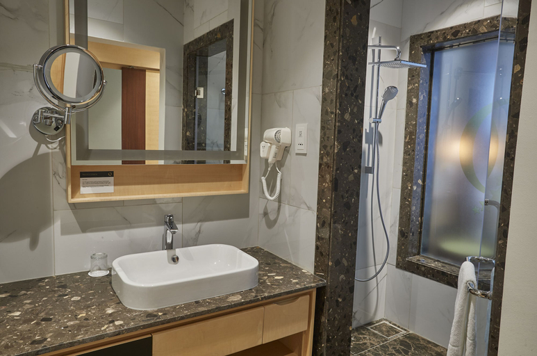 Bathroom 5, The Quorum, Lusaka