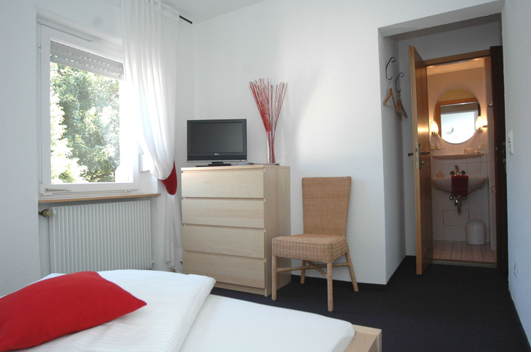 Bedroom 3, Hotel Scheffelhof, Emmendingen