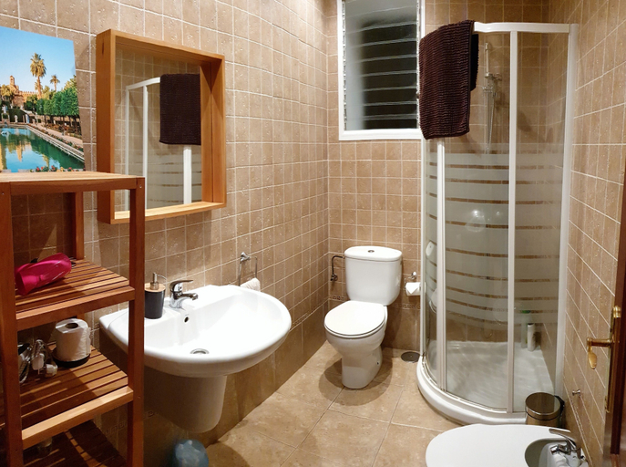 Bathroom, Piso junto al Puente Romano y Mezquita con cochera, Córdoba