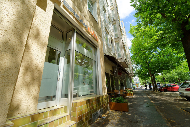 Exterior & Views