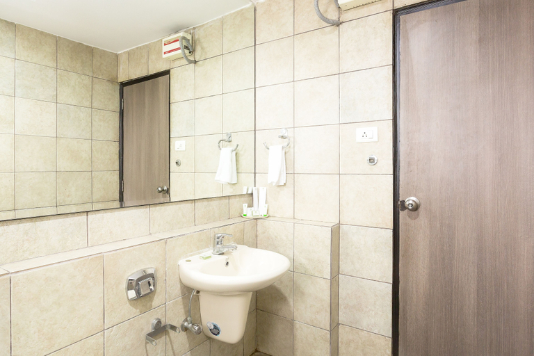 Bathroom 3, Treebo Fort Club, Hyderabad