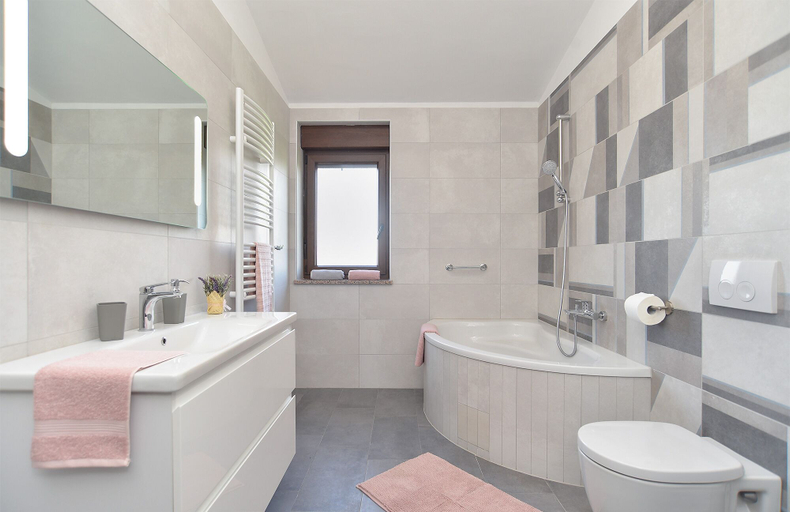 Bathroom 5, House 1384, Vodnjan