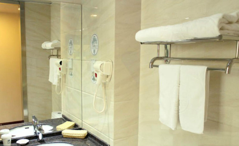 Bathroom 3, GreenTree Inn TianJin Jinnan District Xiaozhan Training Park Express Hotel, Tianjin