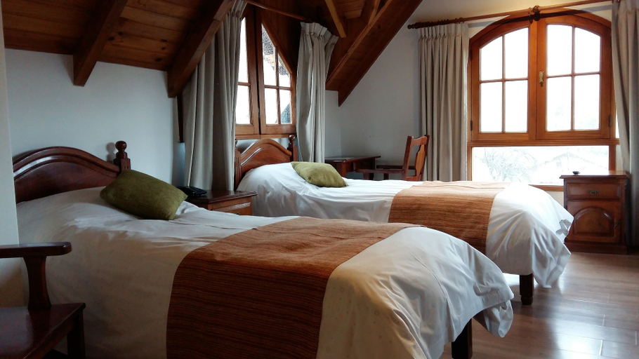Bedroom 3, Le Chatelet Hotel, Lacar