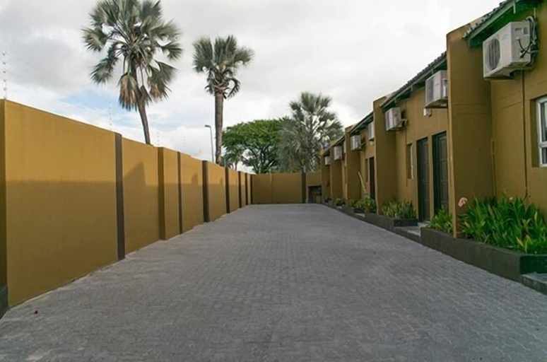 Exterior & Views 2, Ekamuti Town lodge, Ondangwa