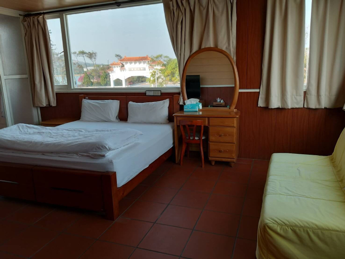 Bedroom 12