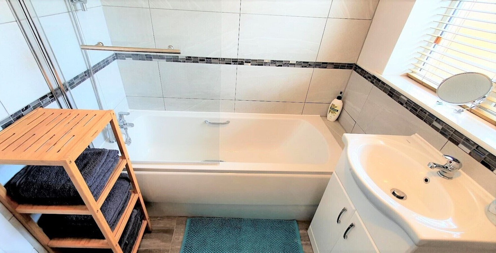 Bathroom, 3-bedroom Victorian House With Superfast Wi-fi, Kent