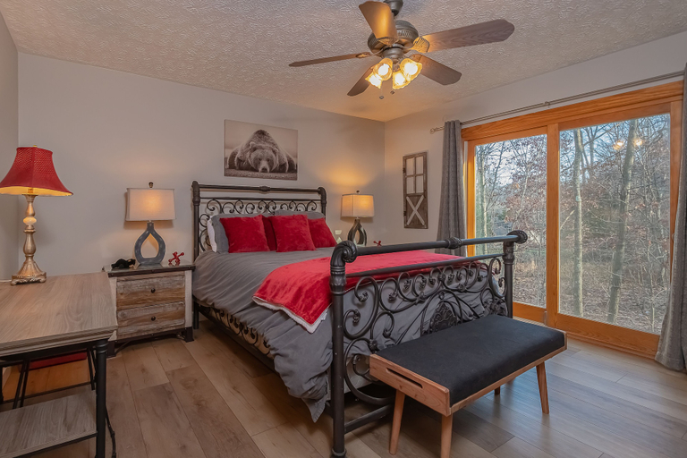 Bedroom 3, San-stress, Garrett
