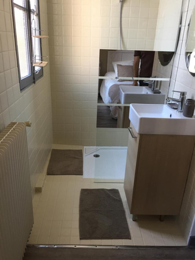 Bathroom 5, Villa des T, Gironde