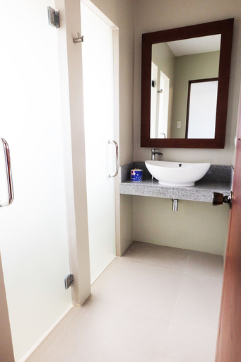 Bathroom 5, CML Beach Resort & Water Park, Lemery