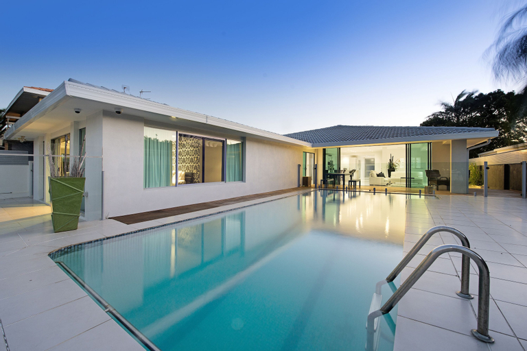 Sunrise Executive 5 Bedroom Home, Gold Coast