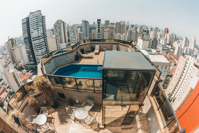 Exterior & Views 28