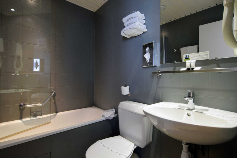 Bathroom 4, Hotel Saphir Grenelle, Paris