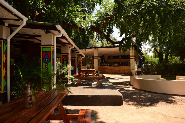 Exterior & Views 2, Shoestrings Backpackers & Bar, Hwange