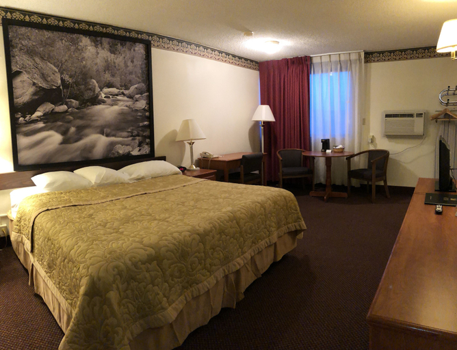 Bedroom 3, Super 8 by Wyndham Laramie, Albany