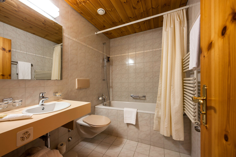 Bathroom 4, Waldhotel Arosa, Plessur