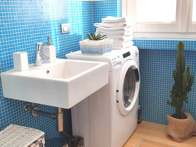 Bathroom 3, Corso Vercelli Apartment, Milano