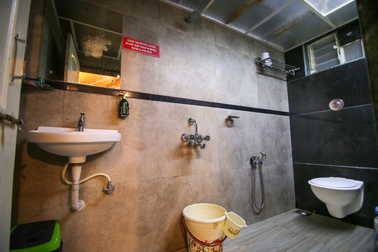 Bathroom 4, The Bob house, Pune