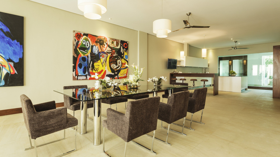 Food & Drinks 5, Under the Stars Luxury Apartments, Malay
