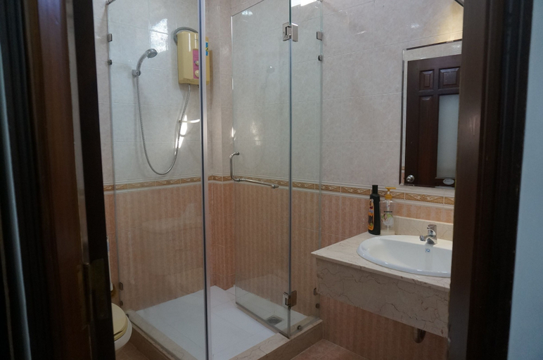 Bathroom 3, Urban Saigon Homestay, District 1