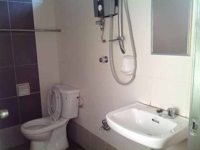Bathroom 3, Hotel Morning Glory, Kudat