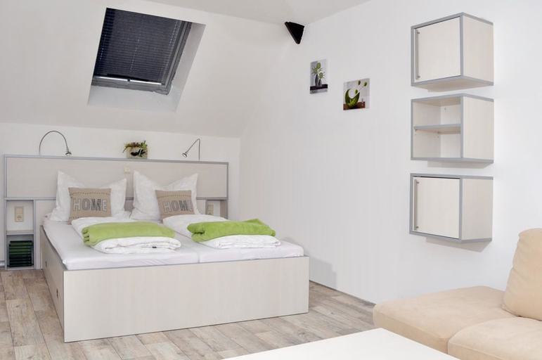 Bedroom 2, Gutshof zum Adlernest, Elbe-Elster