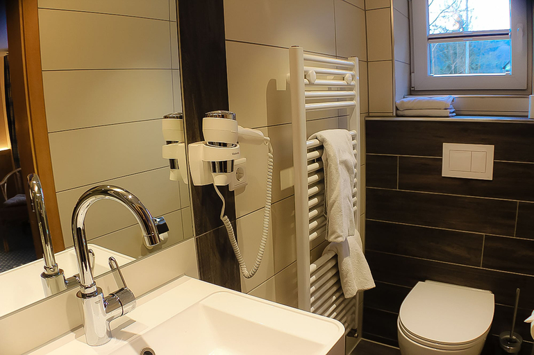 Bathroom 3, Gasthof Braun, Hochsauerlandkreis