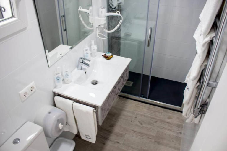 Bathroom 4, Piso San Pablo Habitaciones, Córdoba
