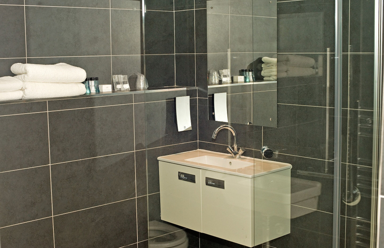 Bathroom 4, Best Western Carlton Hotel, Blackpool
