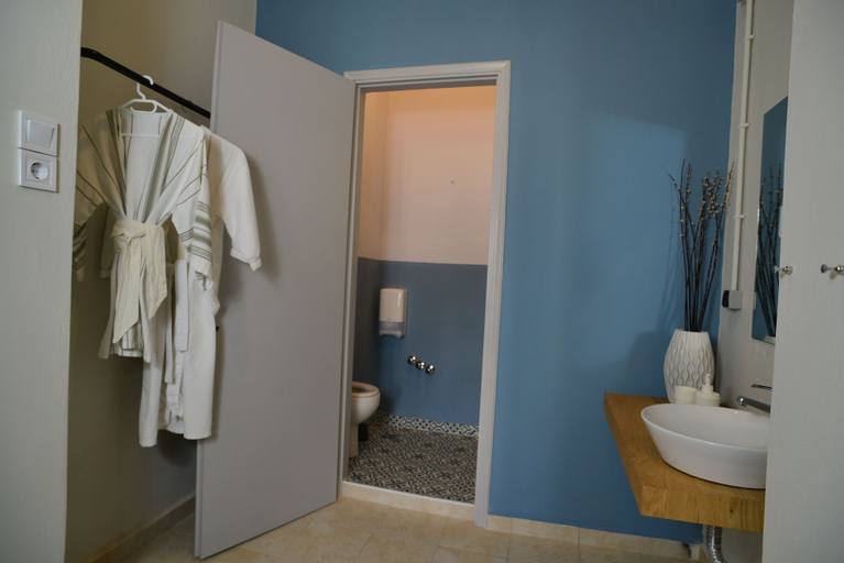 Bathroom 5, Habit, South Aegean