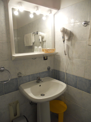 Bathroom 4, Salus, Pistoia