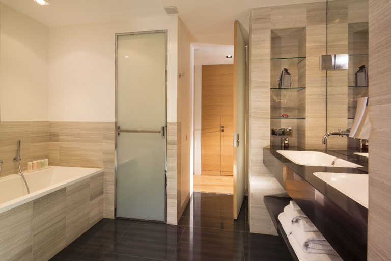 Bathroom 5, Hotel Marignan Champs - Elysées, Paris