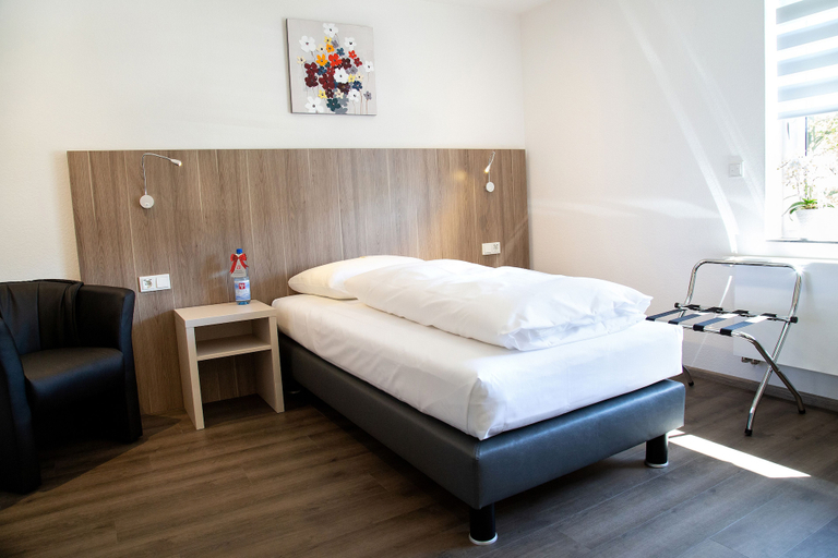 Bedroom 3, sevenDays Hotel Boardinghouse Kirchheim, Hersfeld-Rotenburg