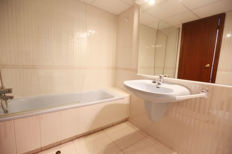 Bathroom, Apartamento Bonito Para 6 Personas en Salou, Tarragona