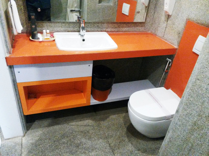Bathroom 4, Mango Hotels Prangan, Bhubaneshwar, Khordha